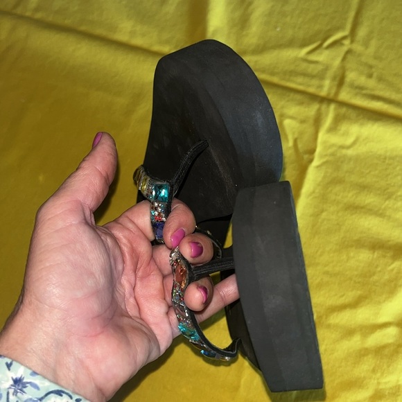 Yellow Box bejeweled comfy flip flops size 8 1/2 - Picture 7 of 9